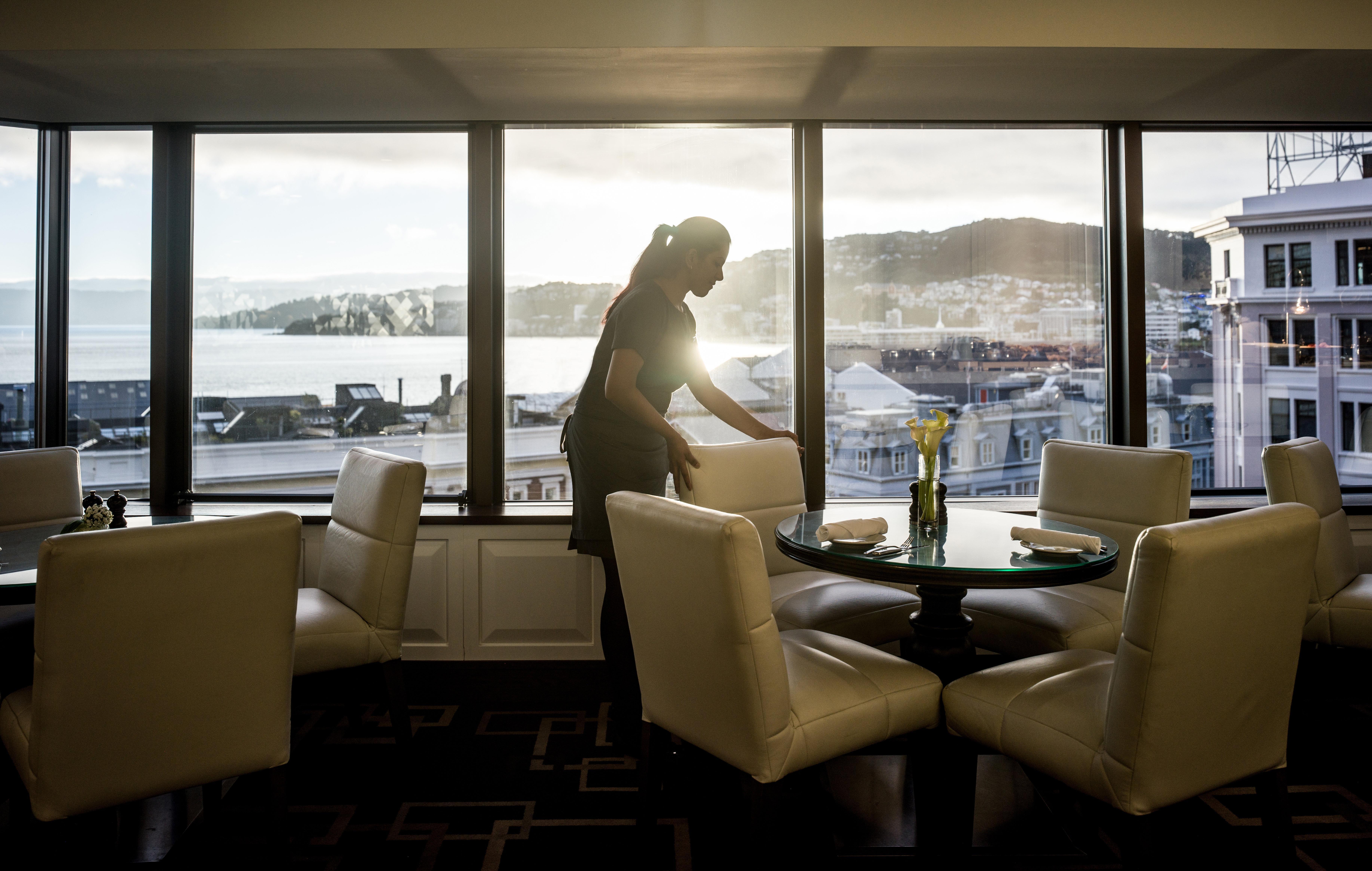 Hotel Intercontinental Wellington By Ihg Exteriér fotografie A hotel maid polishing a chair